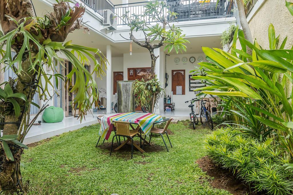 Zen Rooms Denpasar Mertasari Exterior photo